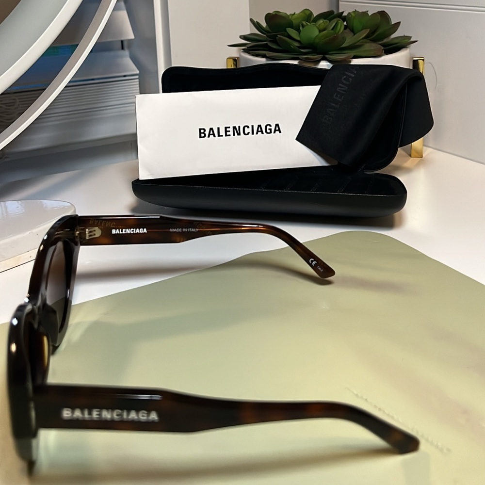Balenciaga Cat-eye Sunglasses BB0073S- brown